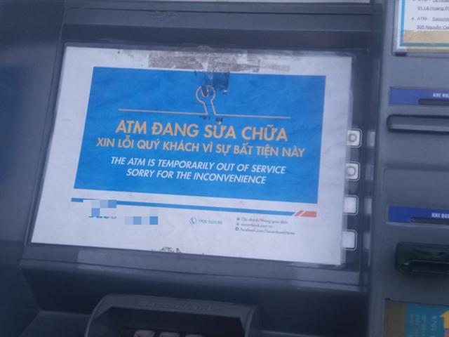 Khổ sở như rút tiền tại các cây ATM ngày cận Tết - Ảnh 4.