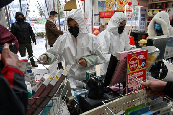 Mua hàng Trung Quốc có thể bị nhiễm virus viêm phổi Vũ Hán? - Ảnh 1.