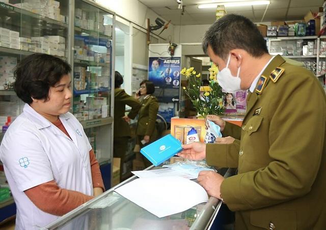 1.220 nhà thuốc bị phạt vì tăng giá khẩu trang y tế