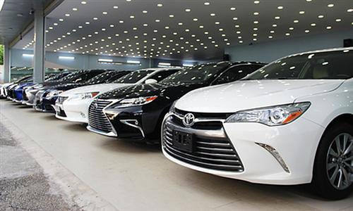 Auto sales plummets in January