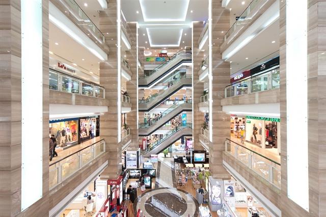 Shopping malls flounder in wake of coronavirus outbreak