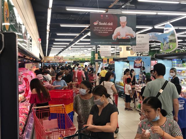 Hàn Quốc thành ổ dịch mới, siêu thị Hàn tại TP.HCM vẫn đông nườm nượp