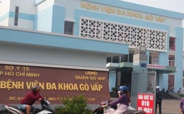 Tạm đình chỉ giám đốc Bệnh viện quận Gò Vấp vì thu gom khẩu trang bán lấy lời - Ảnh 1.