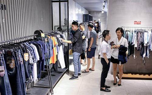 Covid-19 puts Vietnamese fashion retailers to the test