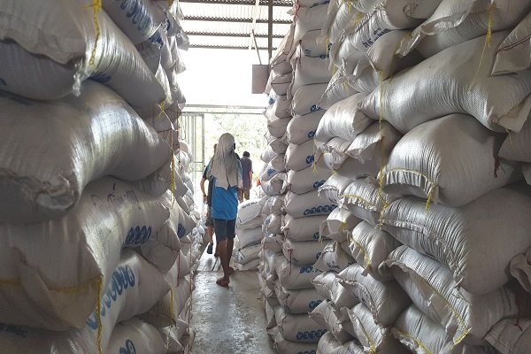 Chính phủ yêu cầu dừng xuất khẩu gạo, Bộ Công Thương kiến nghị 