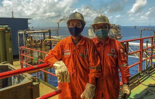 PetroVietnam workers put in maximum effort to overcome oil price fall and COVID-19
