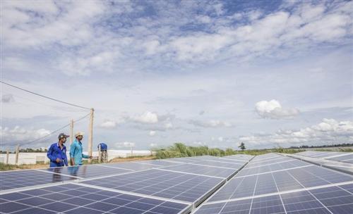 Vietnam gov't lowers FIT for solar power projects