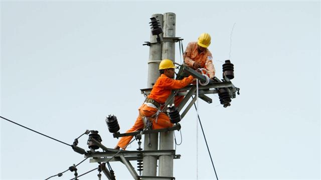 Bộ Tài chính kiến nghị EVN giảm giá điện, không 