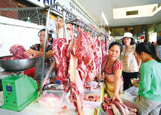 Sticky prices of local fresh pork yield market to frozen imports