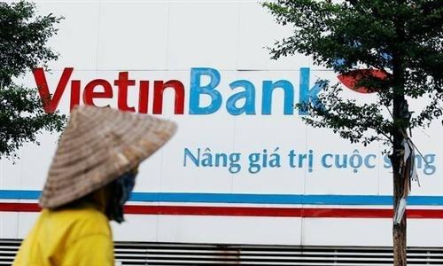 Fitch Ratings lowers outlook on five Vietnam banks