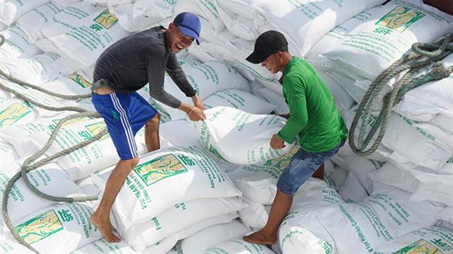 Ứng 100.000 tấn hạn ngạch xuất khẩu gạo tháng 5 để gỡ khó cho doanh nghiệp