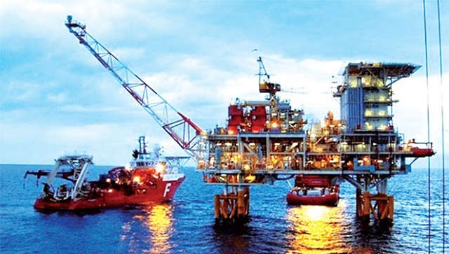 Ngành dầu khí Việt Nam làm gì để hạn chế rủi ro do giá dầu sụt giảm?