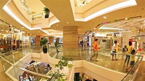 Covid-19 hits Hanoi retail market, landlords take support measures