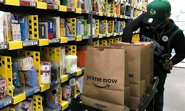 Lợi nhuận Amazon giảm 30% vì đại dịch