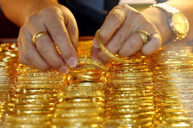 Giá vàng ngày 3.5: Thế giới xuống 1 triệu, trong nước giảm 400.000 đồng/lượng