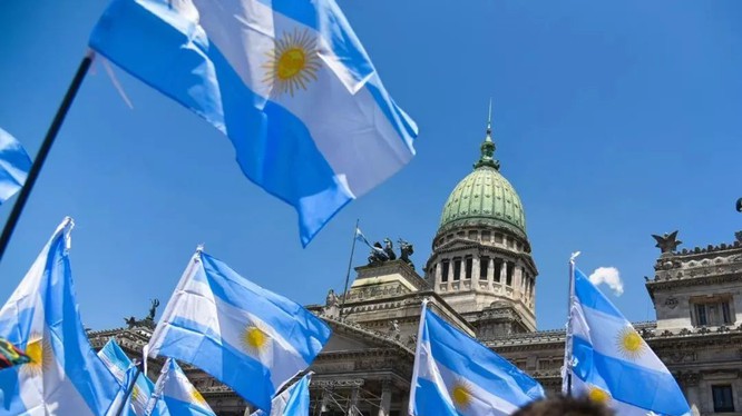 Sự phục hồi đáng kinh ngạc này thu hút các nhà đầu tư quốc tế quan tâm và tạo ra một sự phát triển kinh tế mạnh mẽ cho đất nước này. Hãy xem hình ảnh mới nhất để khám phá sự đổi mới và phát triển của Argentina.