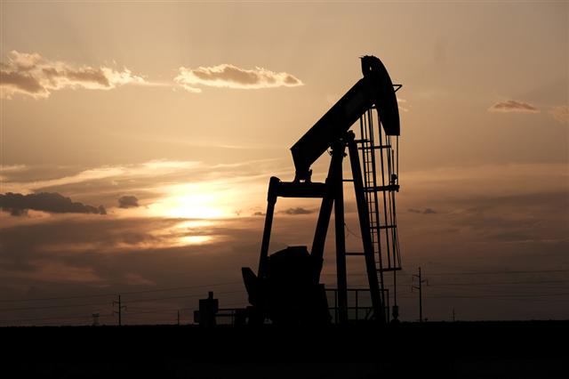 Giá xăng dầu ngày 11.5: Mất 2% phiên đầu tuần
