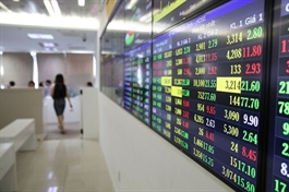 Strong selling pressure drives stocks down
