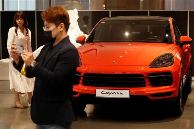 Nhà giàu Hàn Quốc đổ xô sắm xe sang sau dịch