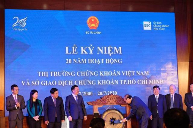Thủ tướng ca ngợi chứng khoán Việt Nam hồi phục nhanh nhất thế giới - Ảnh 1.