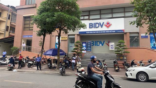Hà Nội: Truy bắt 2 nghi phạm nổ súng, cướp hàng trăm triệu tại ngân hàng BIDV