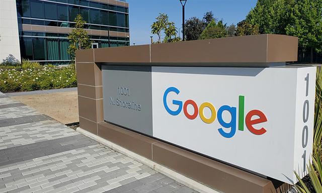 Công ty mẹ Google lần đầu tiên trong lịch sử giảm doanh thu