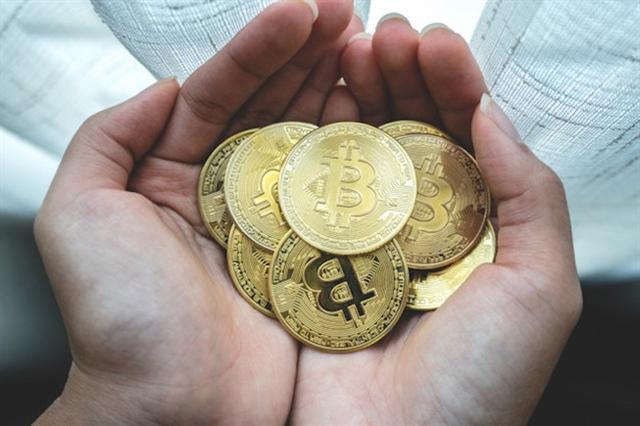 Tiền ảo bitcoin ‘ăn theo’ giá vàng