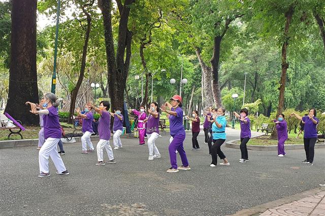 TP.HCM phòng dịch Covid-19: Dừng hoạt động khiêu vũ, tập dưỡng sinh trong công viên