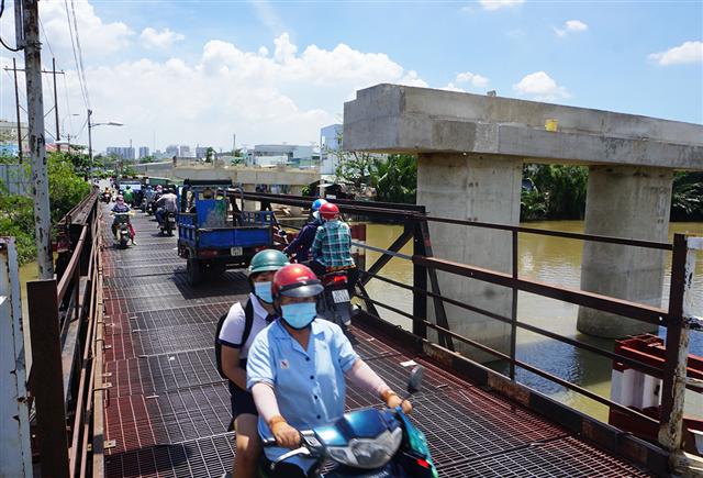 5 cây cầu chậm tiến độ kéo dài ở Sài Gòn