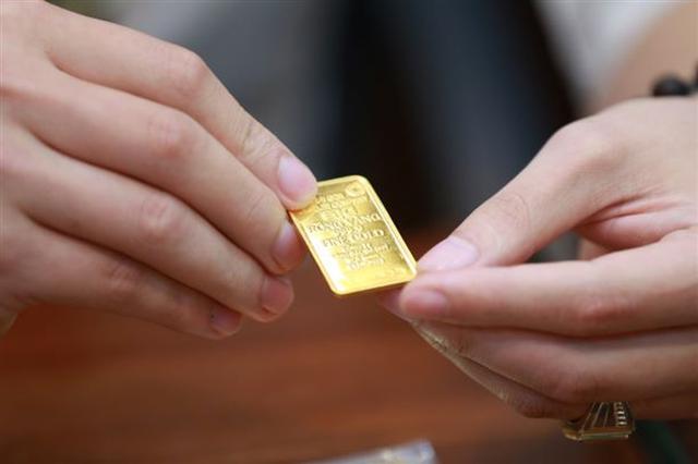 Vàng rơi thẳng đứng về 53,6 triệu đồng/lượng