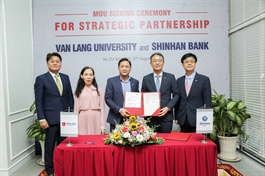 Shinhan Bank Vietnam and Van Lang University sign comprehensive partnership agreement