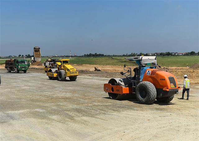Chuẩn bị đầu tư mở rộng sân bay Nội Bài