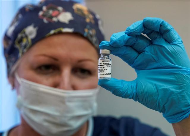 Vắc xin Covid-19: Nga nhận đề nghị cung cấp 1,2 tỉ liều, hãng Trung Quốc hạ giá