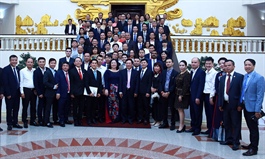 Vietnam gov’t pledges to partner with business community to overcome Covid-19