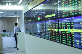 Local stocks dip into the red, VN-Index loses steam