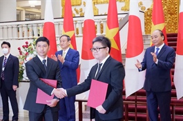 US$3.7 billion deals announced in Suga’s Vietnam visit