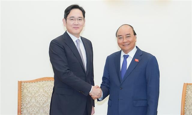 Thủ tướng đề nghị Samsung đầu tư mảng bán dẫn tại Việt Nam