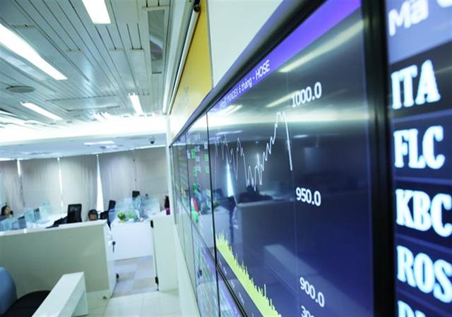 Cash finds its (alternative) way to stock market