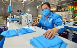 Vietnam exports over 1 billion medical face masks in 10 months
