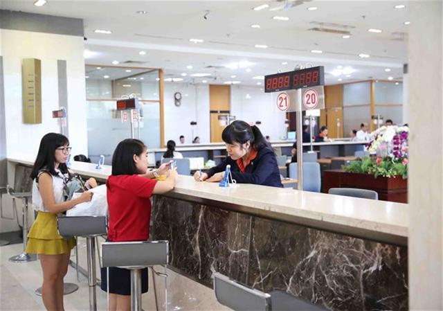 Bank stocks help VN-Index jump higher
