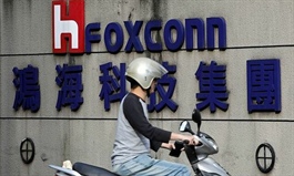 Foxconn makes first batch of display screens at Vietnam plant