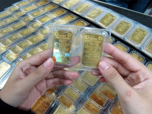 Giá vàng ngày 25/11: Lại giảm sốc, giới đầu tư bán hơn 17 tấn vàng