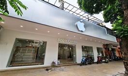 Hanoi store changes name, logo resembling Apple