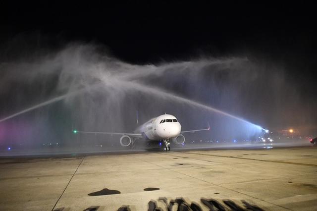 Cận cảnh máy bay đầu tiên và dàn tiếp viên của Vietravel Airlines ở sân bay Tân Sơn Nhất - Ảnh 7.