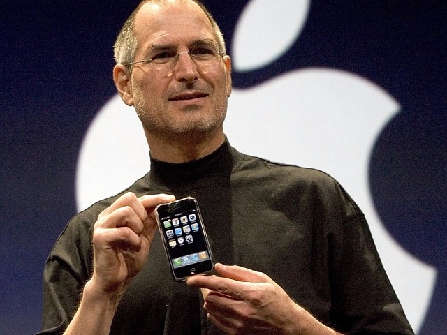 Steve Jobs “Phù thủy” công nghệ đế chế Apple