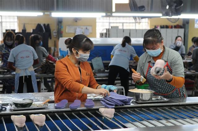 Anticipating recovery, Vietnam seeks boost for supporting industry