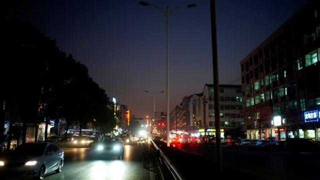 Trung Quốc tắt hết đèn đường tại nhiều thành phố lớn ảnh 2