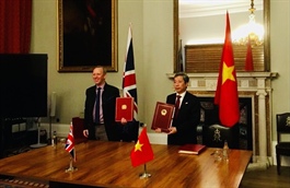 Vietnam, UK sign trade deal