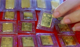 Gold prices hit 4-month high