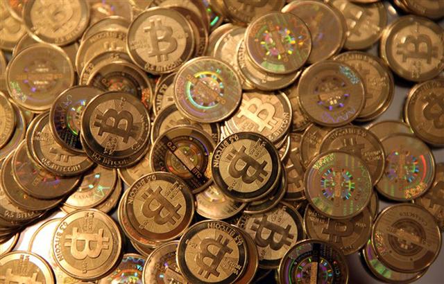 Giá Bitcoin ‘bốc đầu’ vượt ngưỡng 40.000 USD